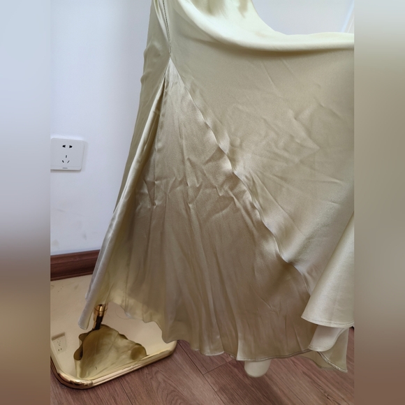 DE LA VALI SUELO SKIRT IN SAND SILK SATIN - Picture 8 of 13